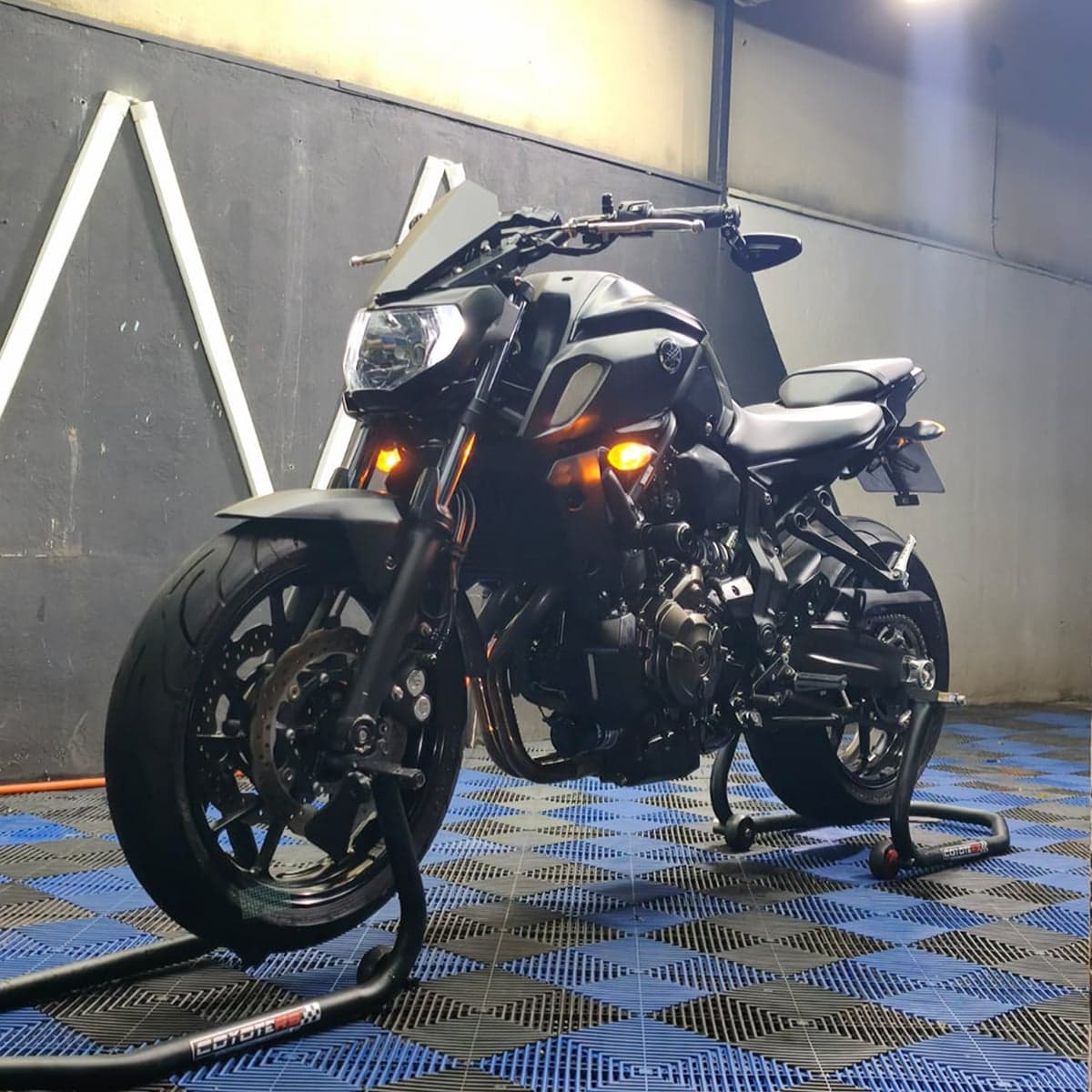 Motos